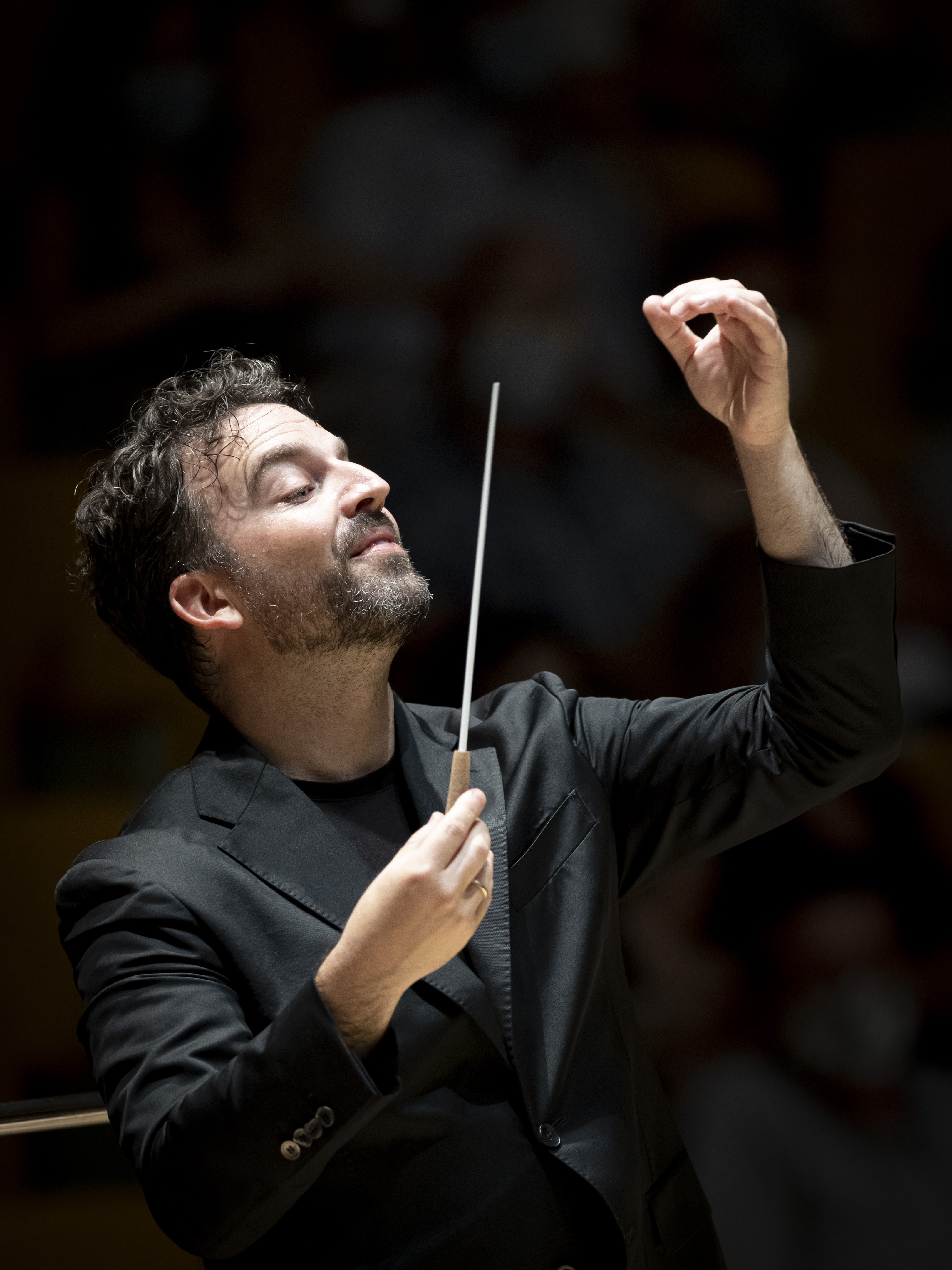 James Gaffigan headshot