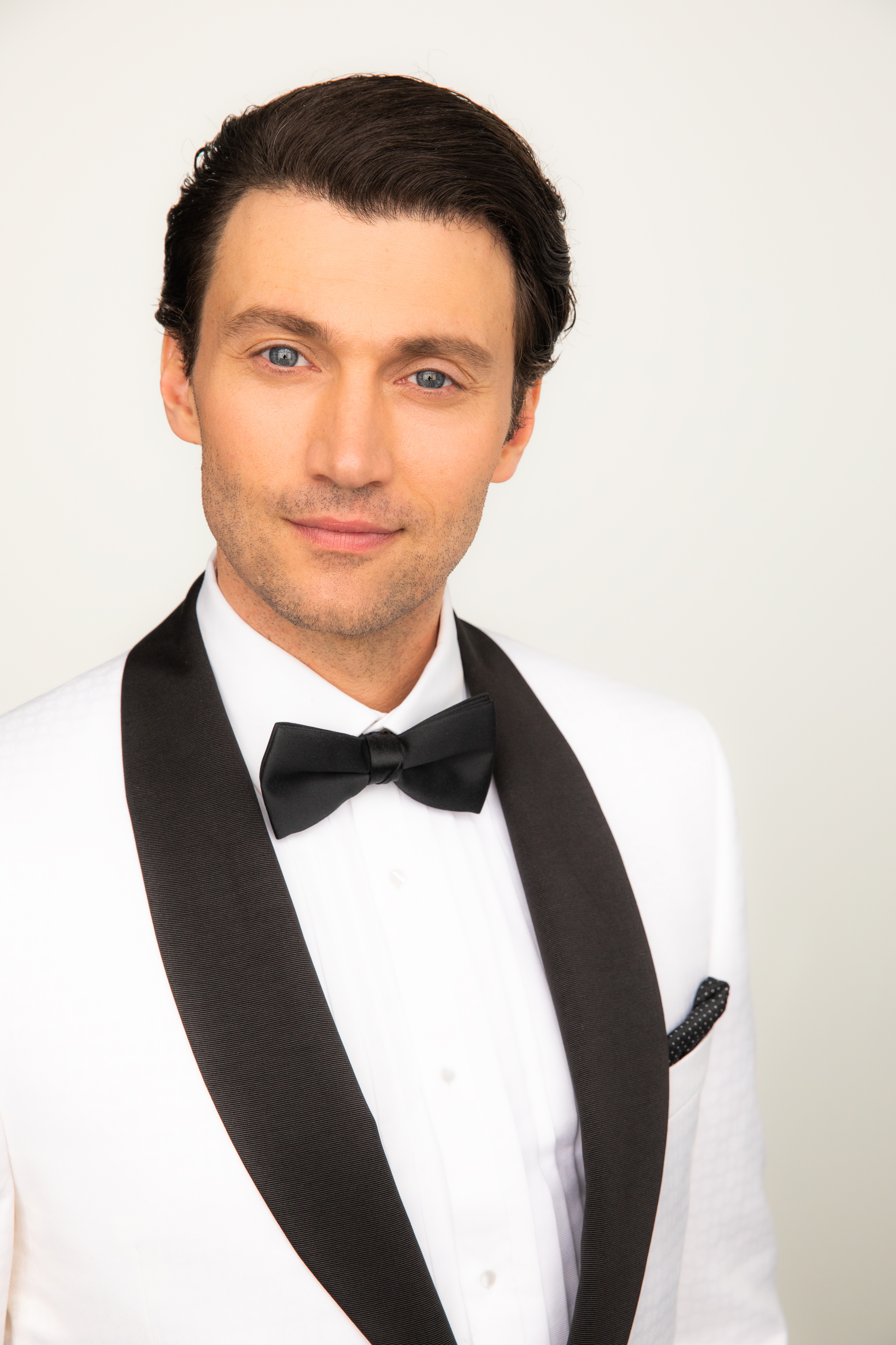 Bryce Pinkham headshot