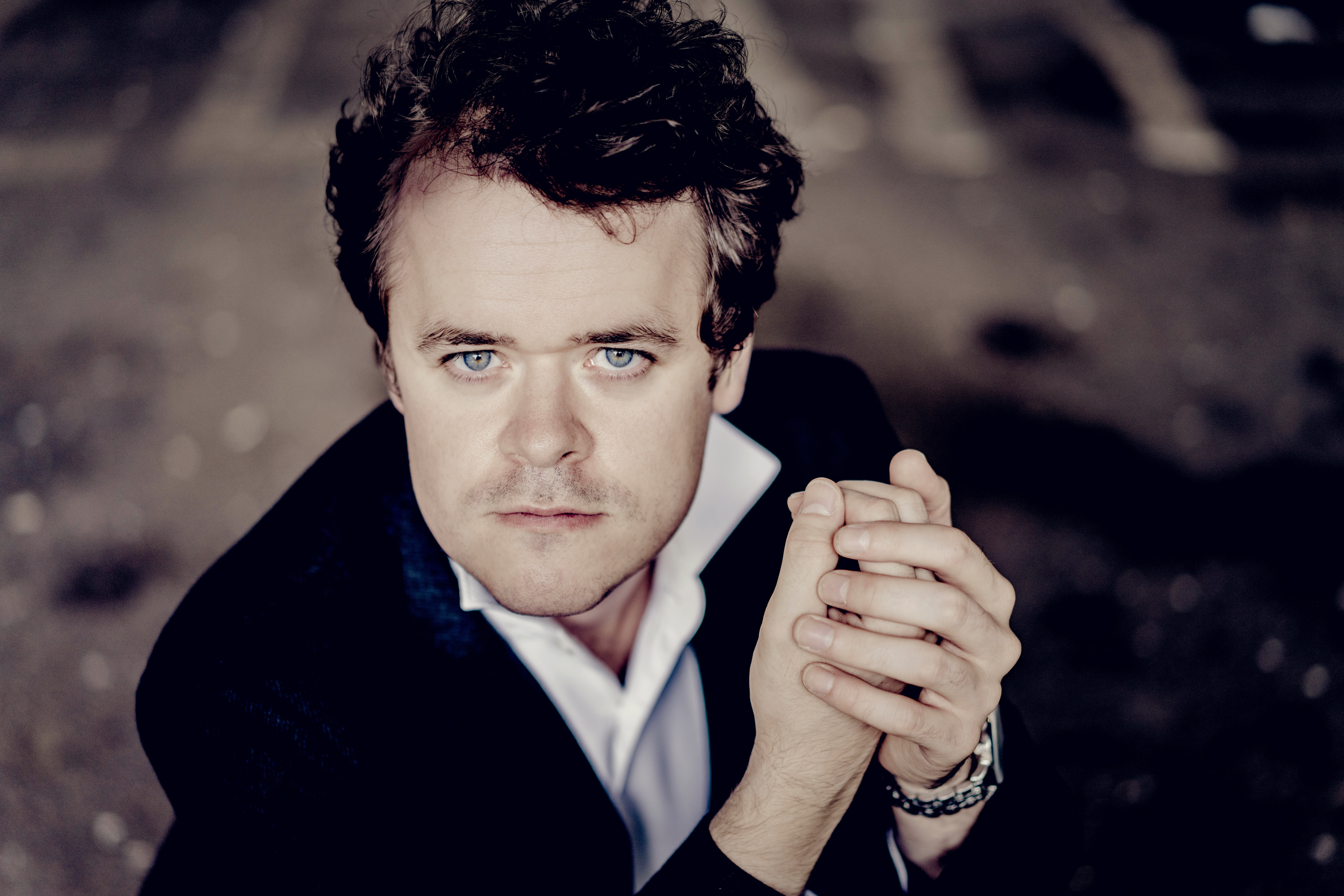 Benjamin Grosvenor headshot