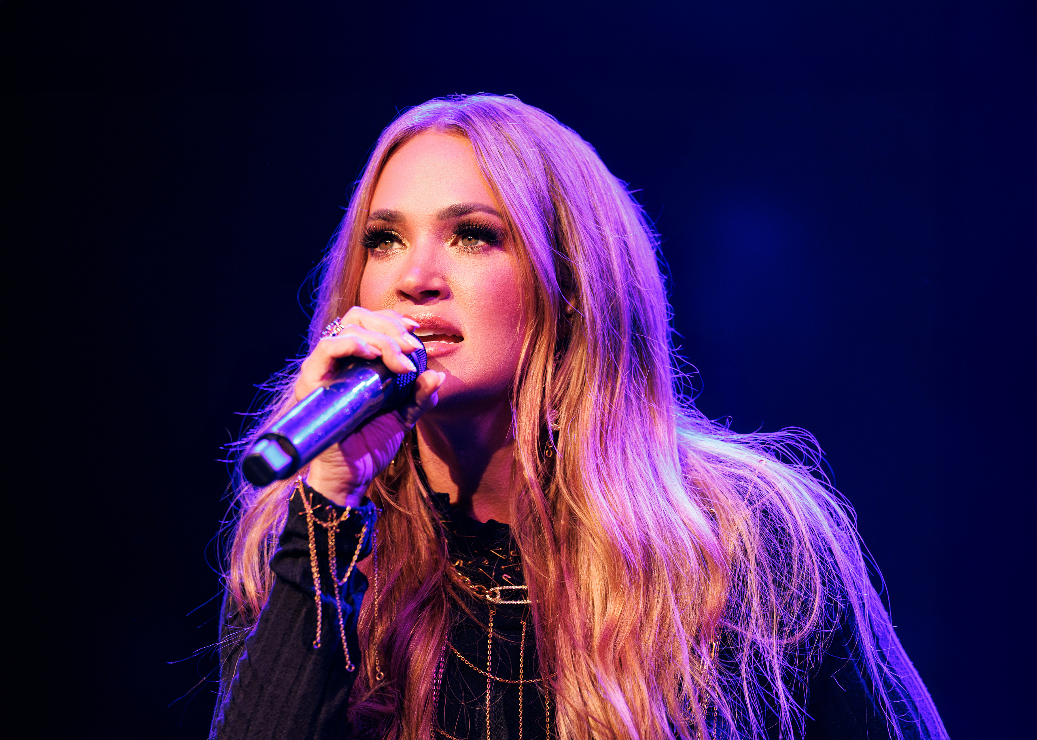 Carrie Underwood headshot