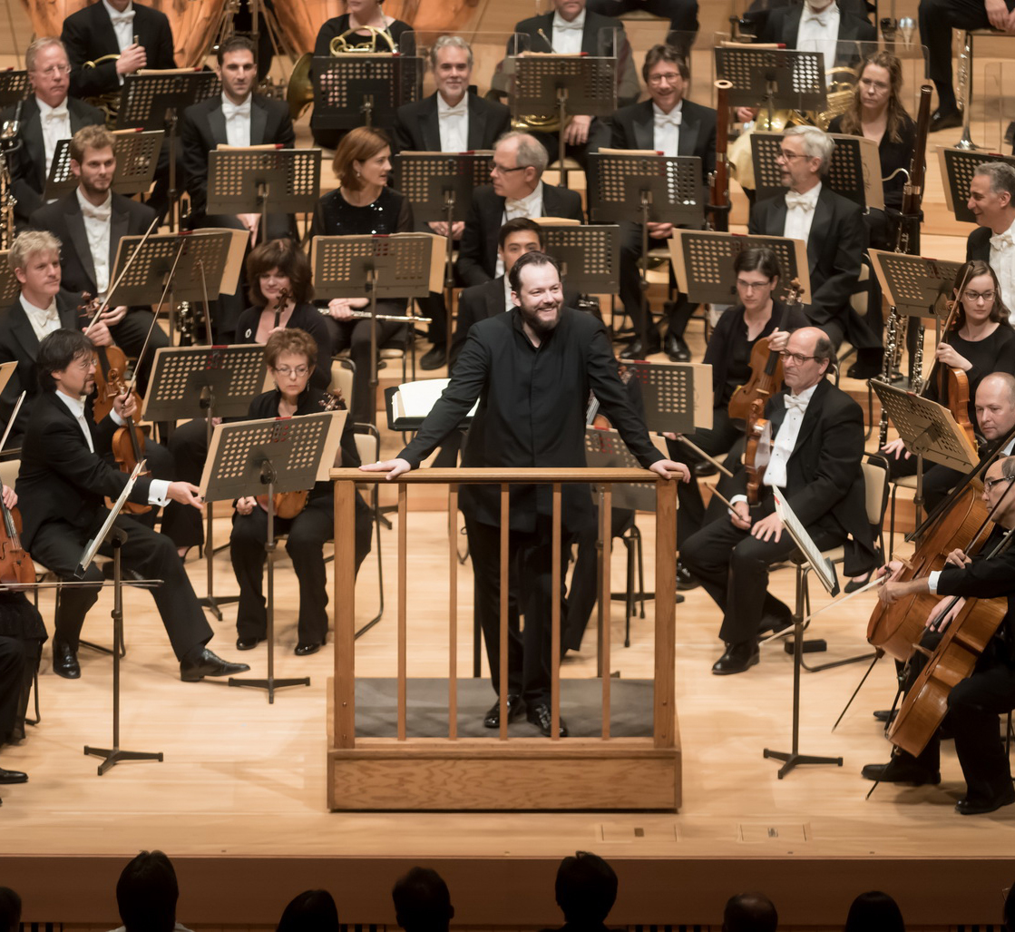 Andris Nelsons stands at the podium of Japan's Suntory Hall and addresses the audience.