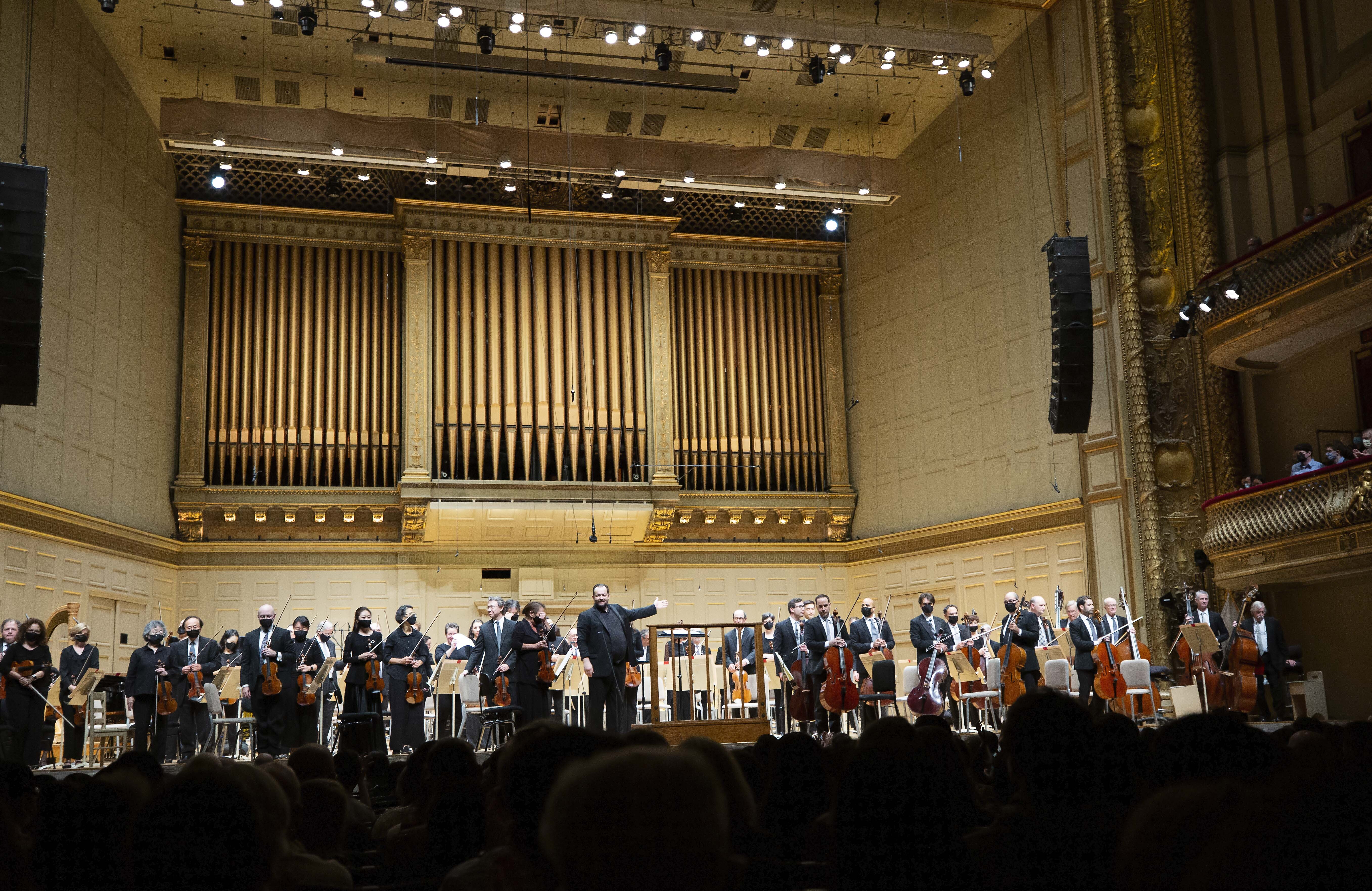 Andris Nelsons and BSO musicians greet the audience