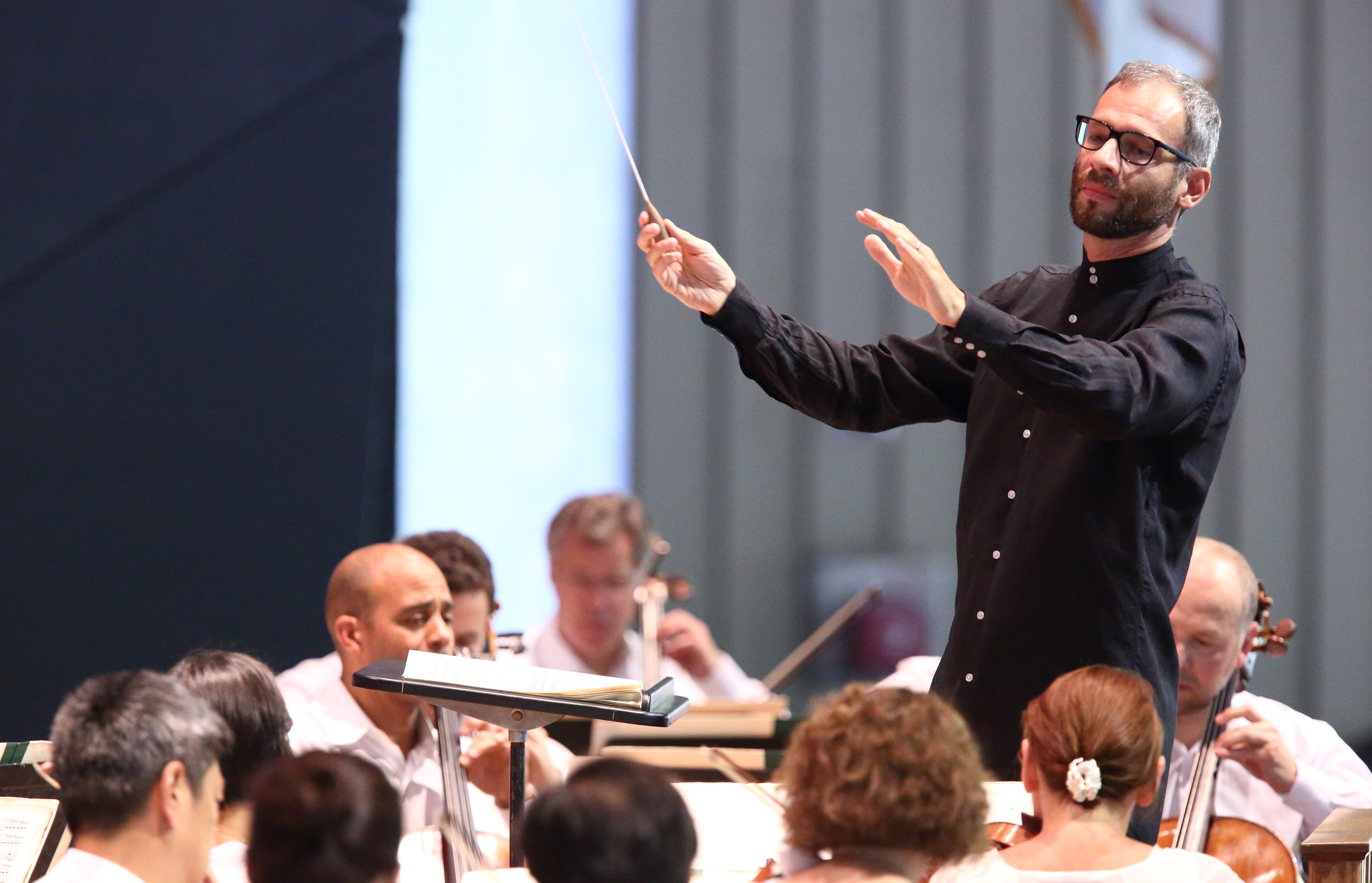 Dima Slobodeniouk leads the BSO at the Koussevitzky Music Shed at Tanglewood