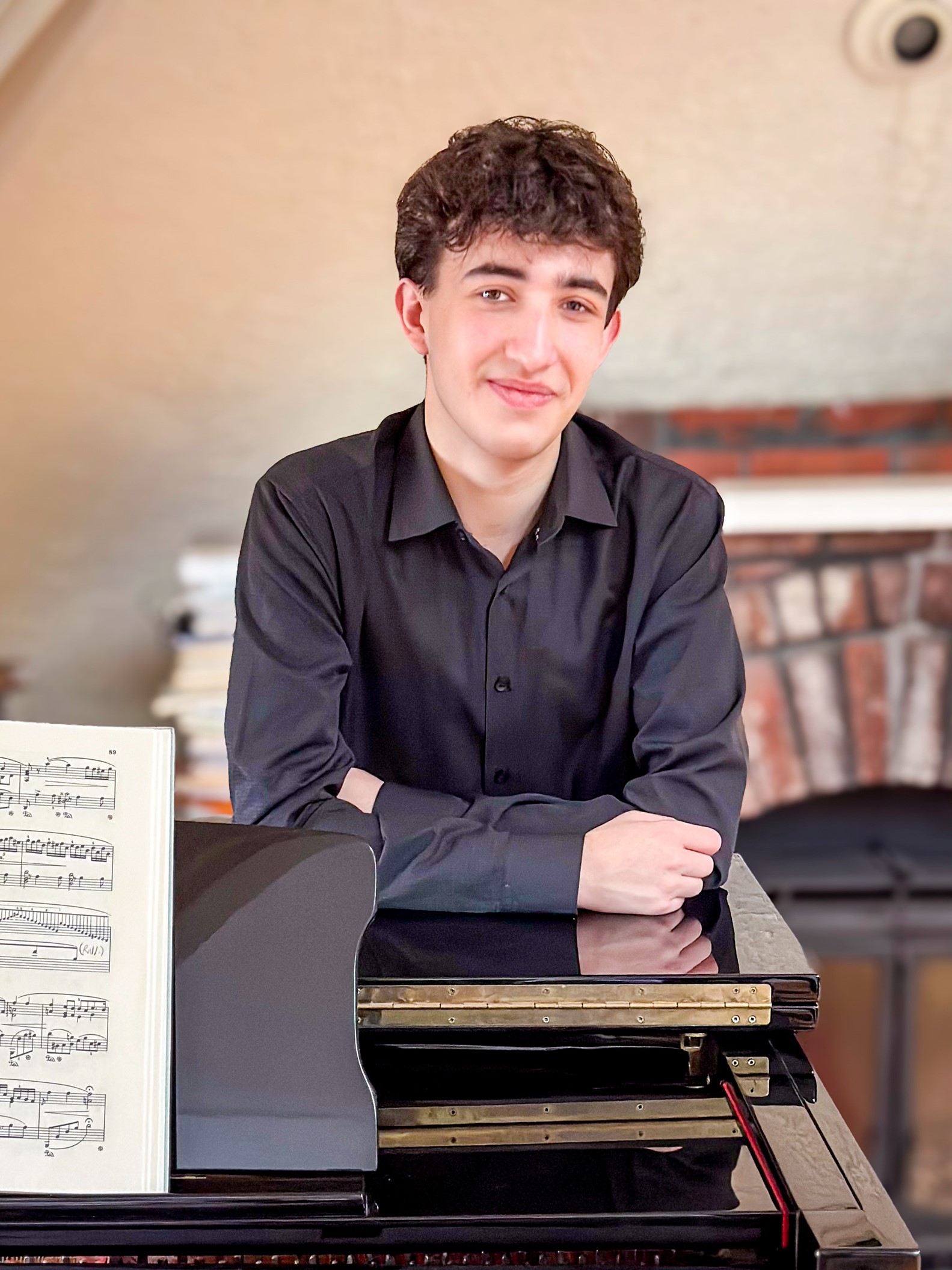 Eliot Arolovitch headshot