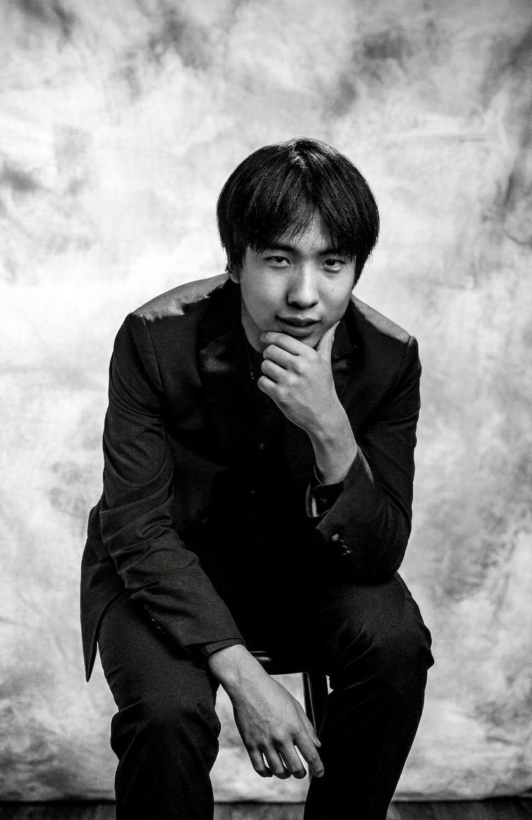 Ethan Liu headshot