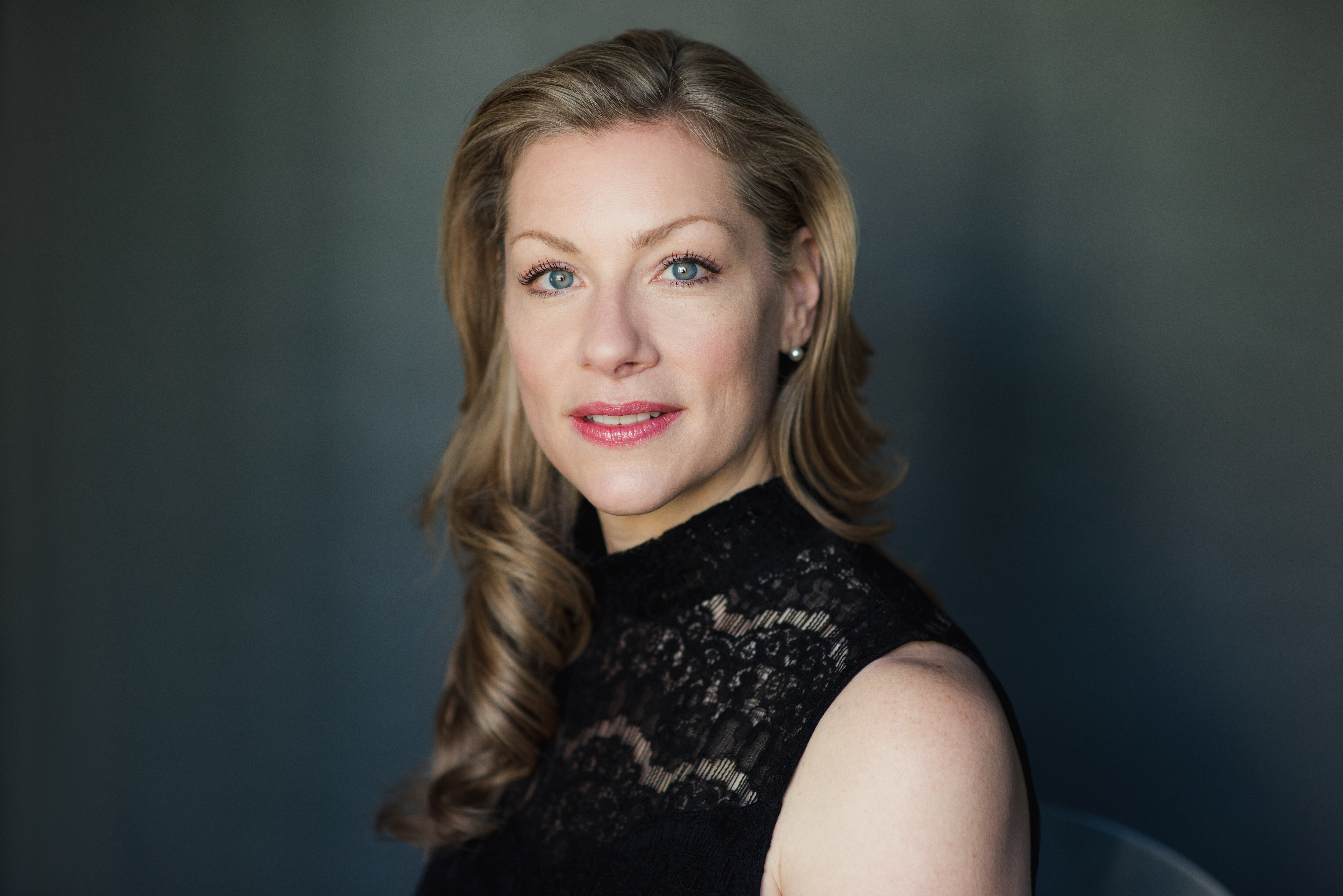 Jennifer Holloway headshot