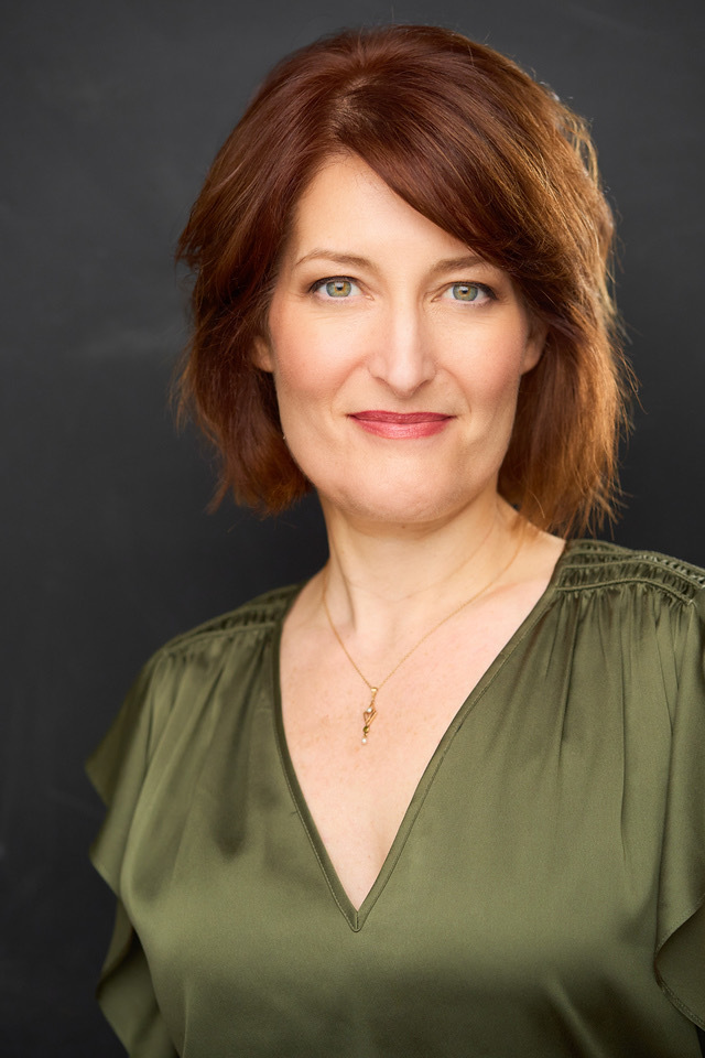 Laura Vecchione headshot