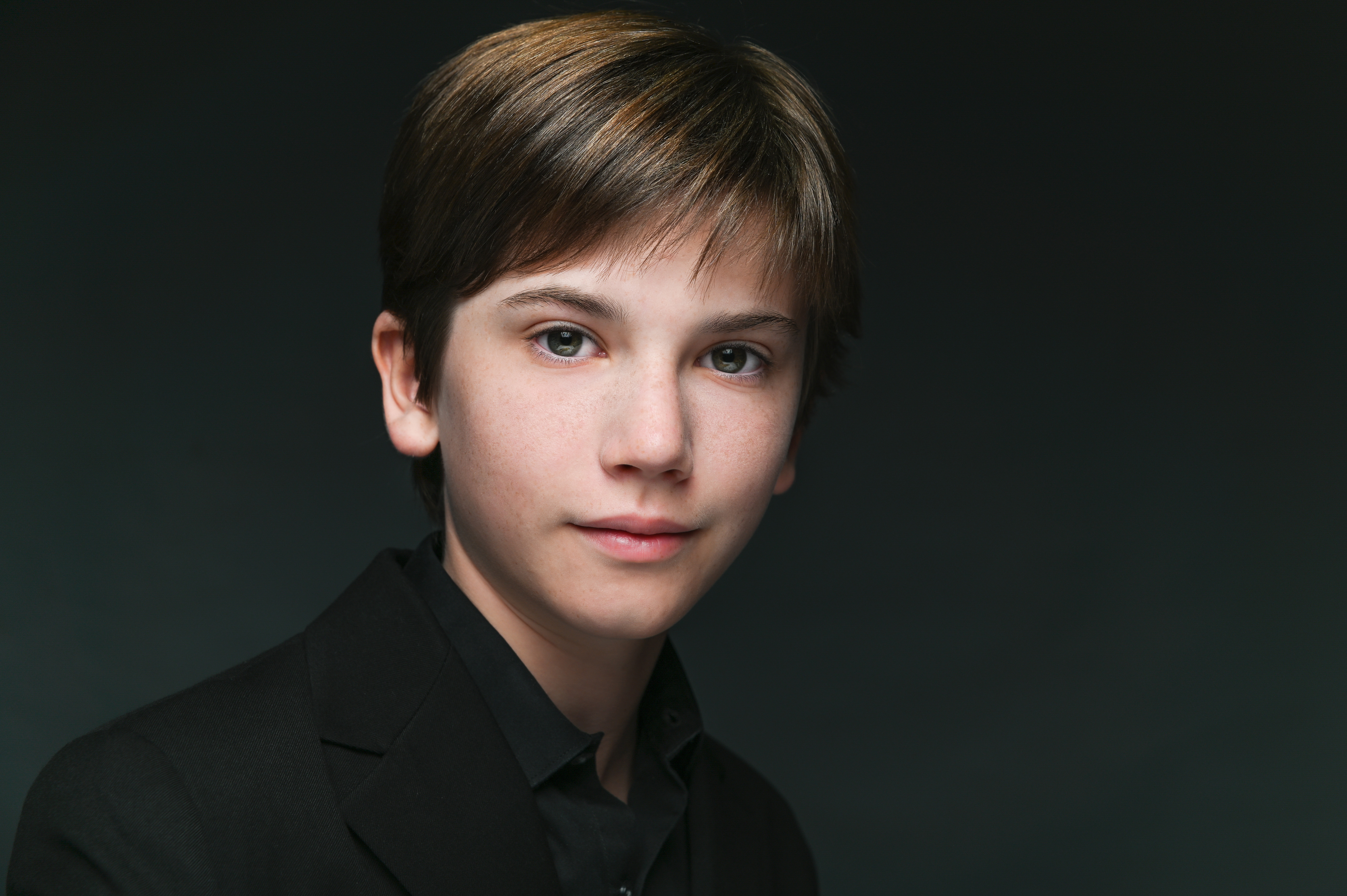 Headshot of Linus Schafer-Goulthorpe wearing a black collared shirt.
