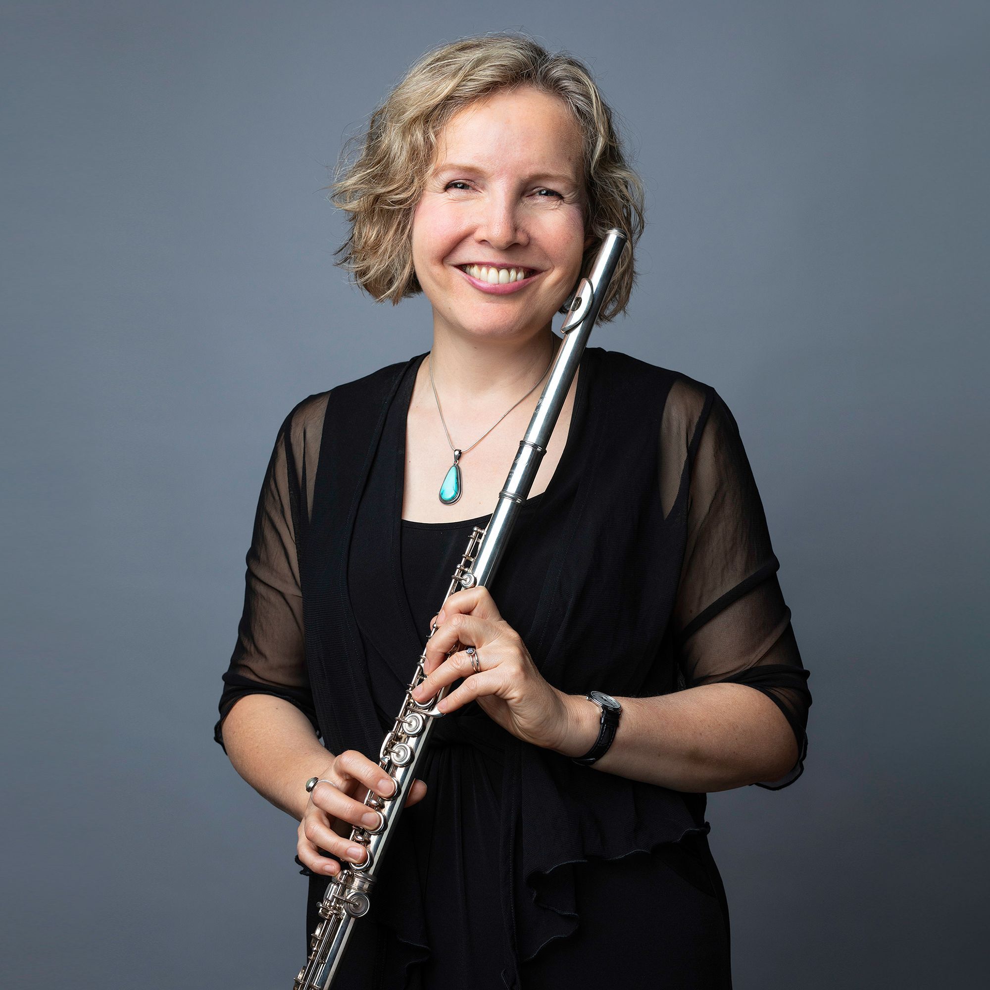 Lorna McGhee headshot with flute