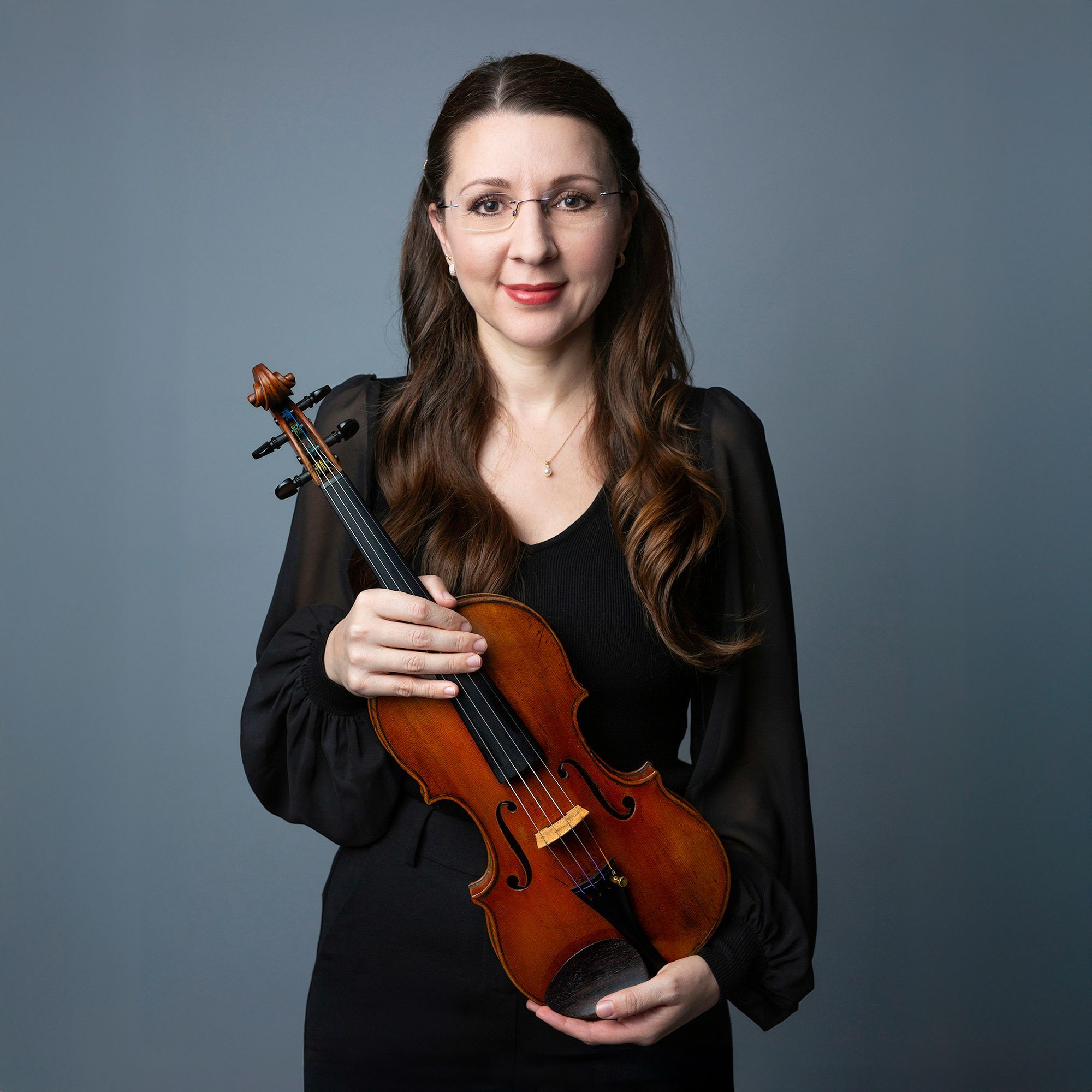 Ala Jojatu headshot with violin