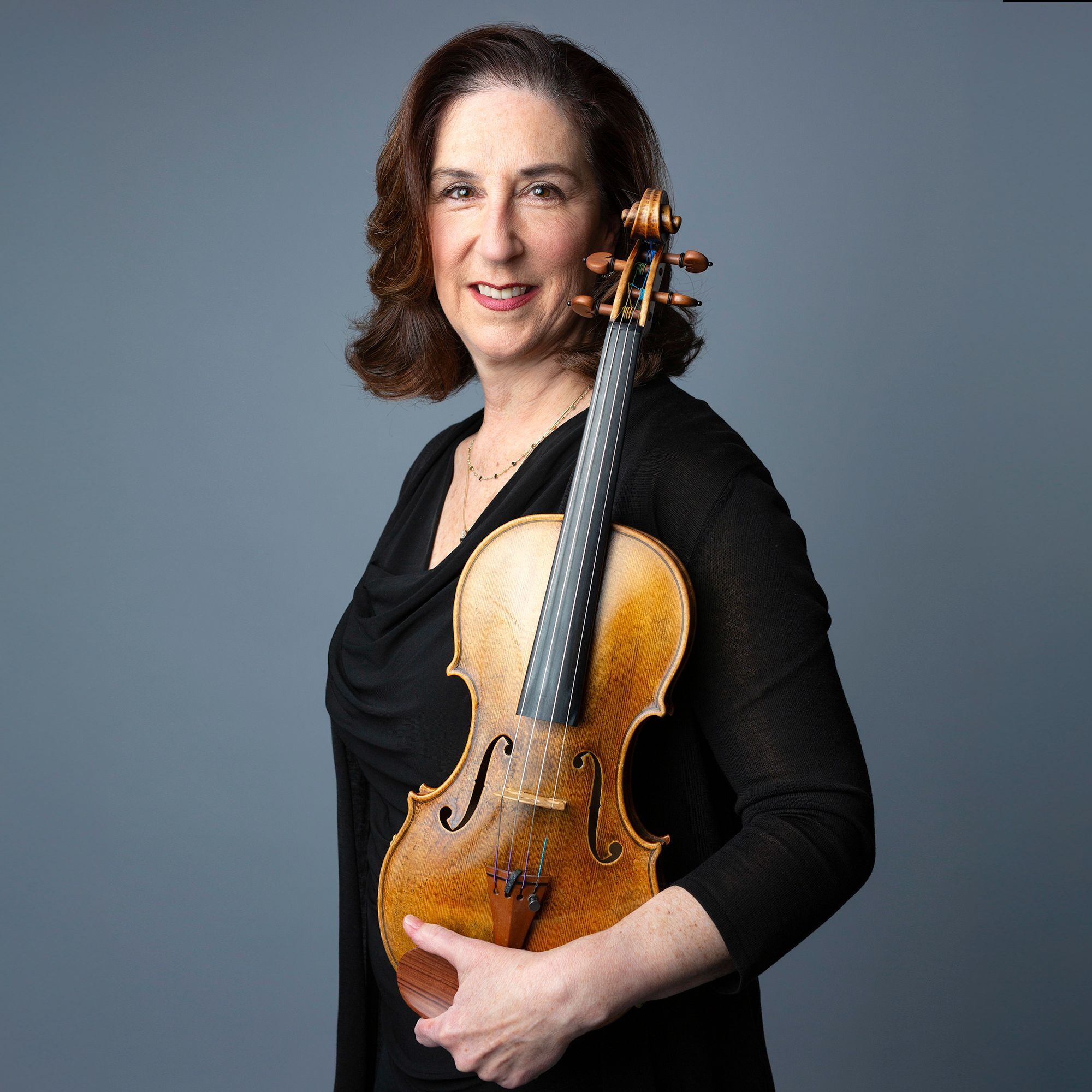 Bonnie Bewick headshot with violin