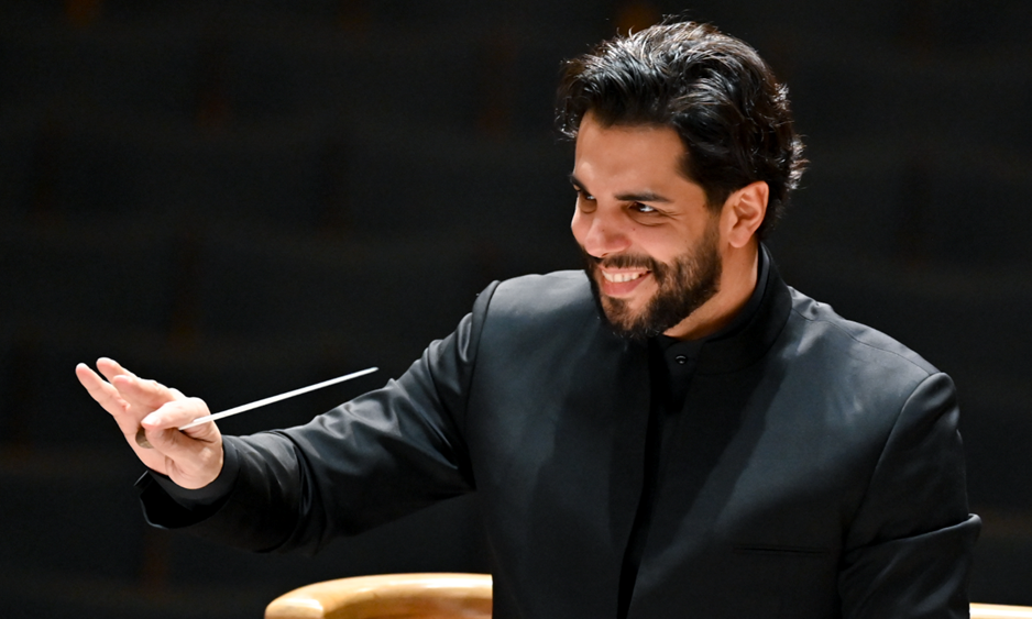 Domingo Hindoyan headshot