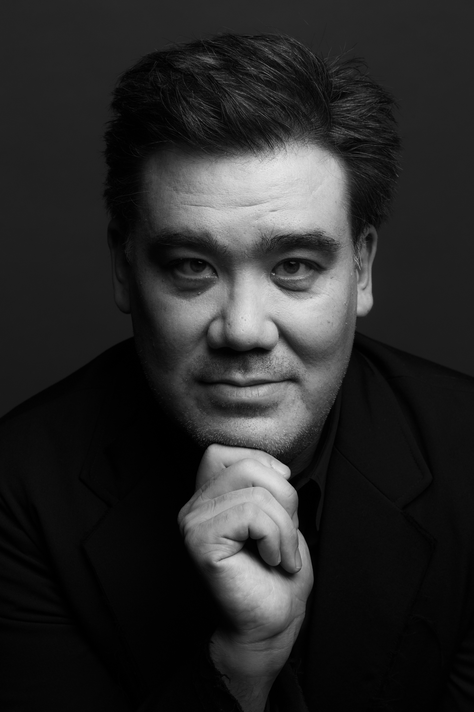 Black and white portrait of Alan Gilbert