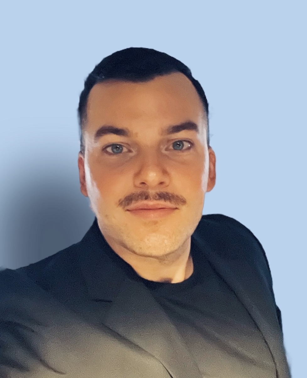 A headshot of Chris Murray