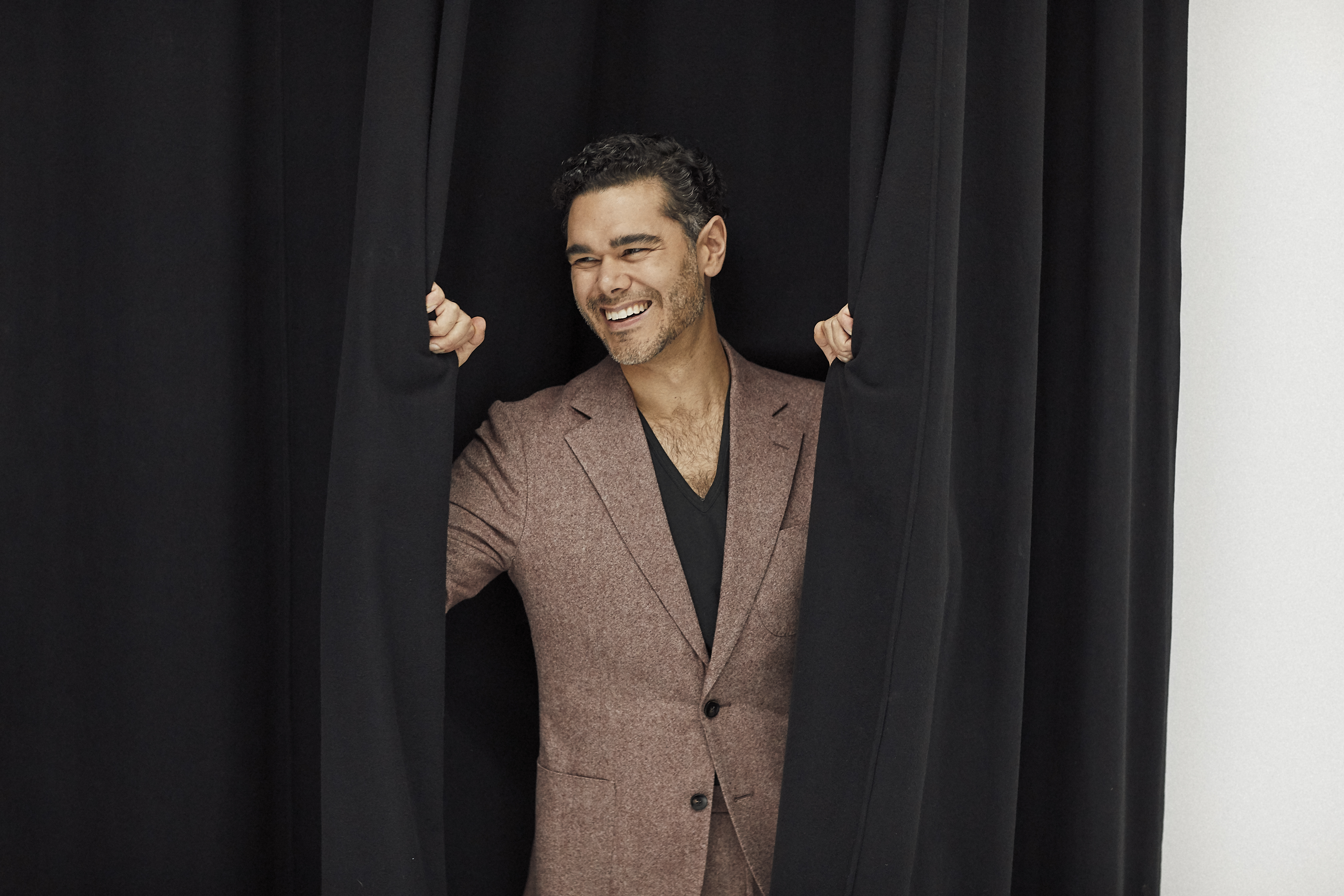 Elliot Madore headshot