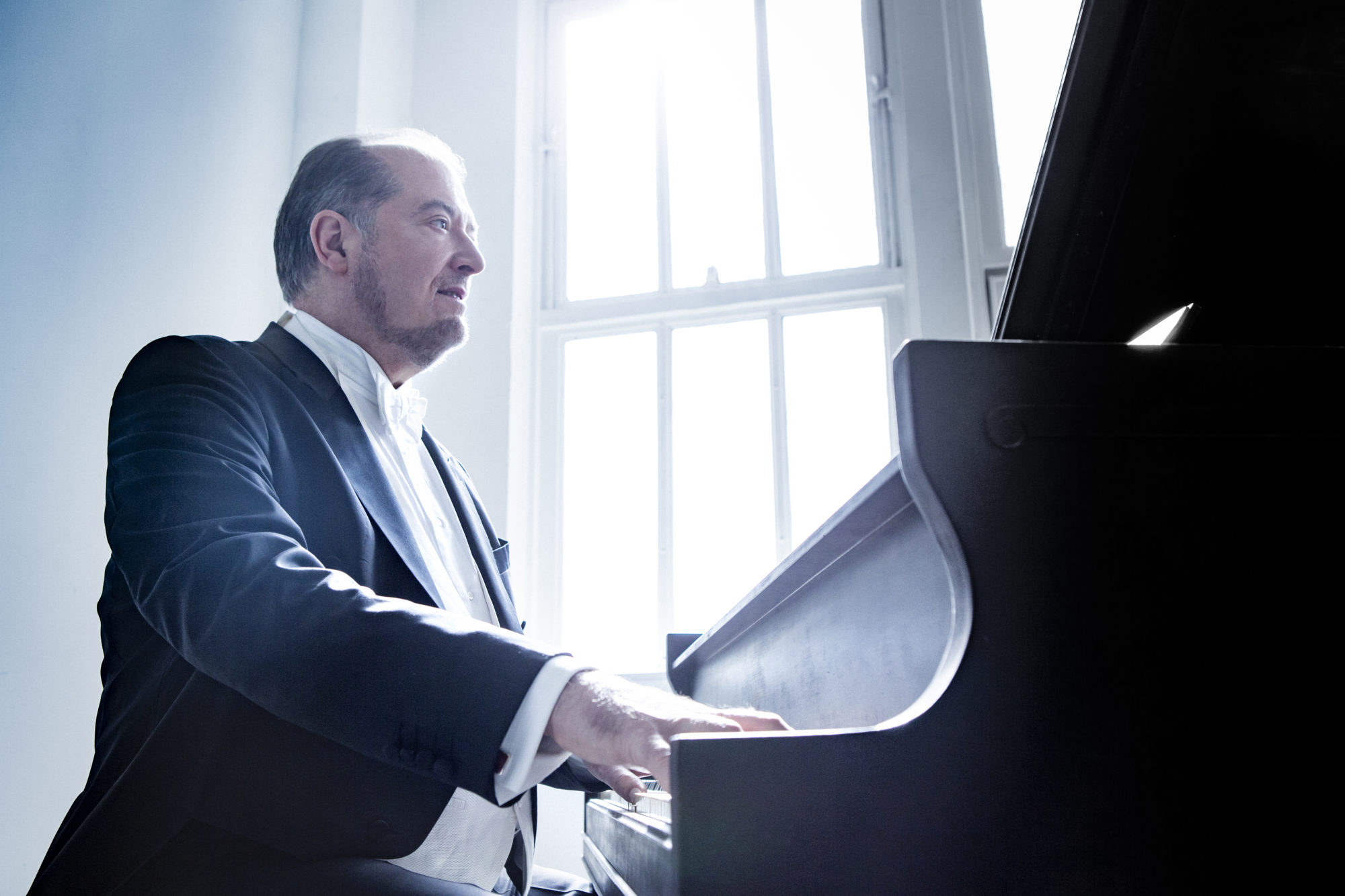 Garrick Ohlsson playing a piano