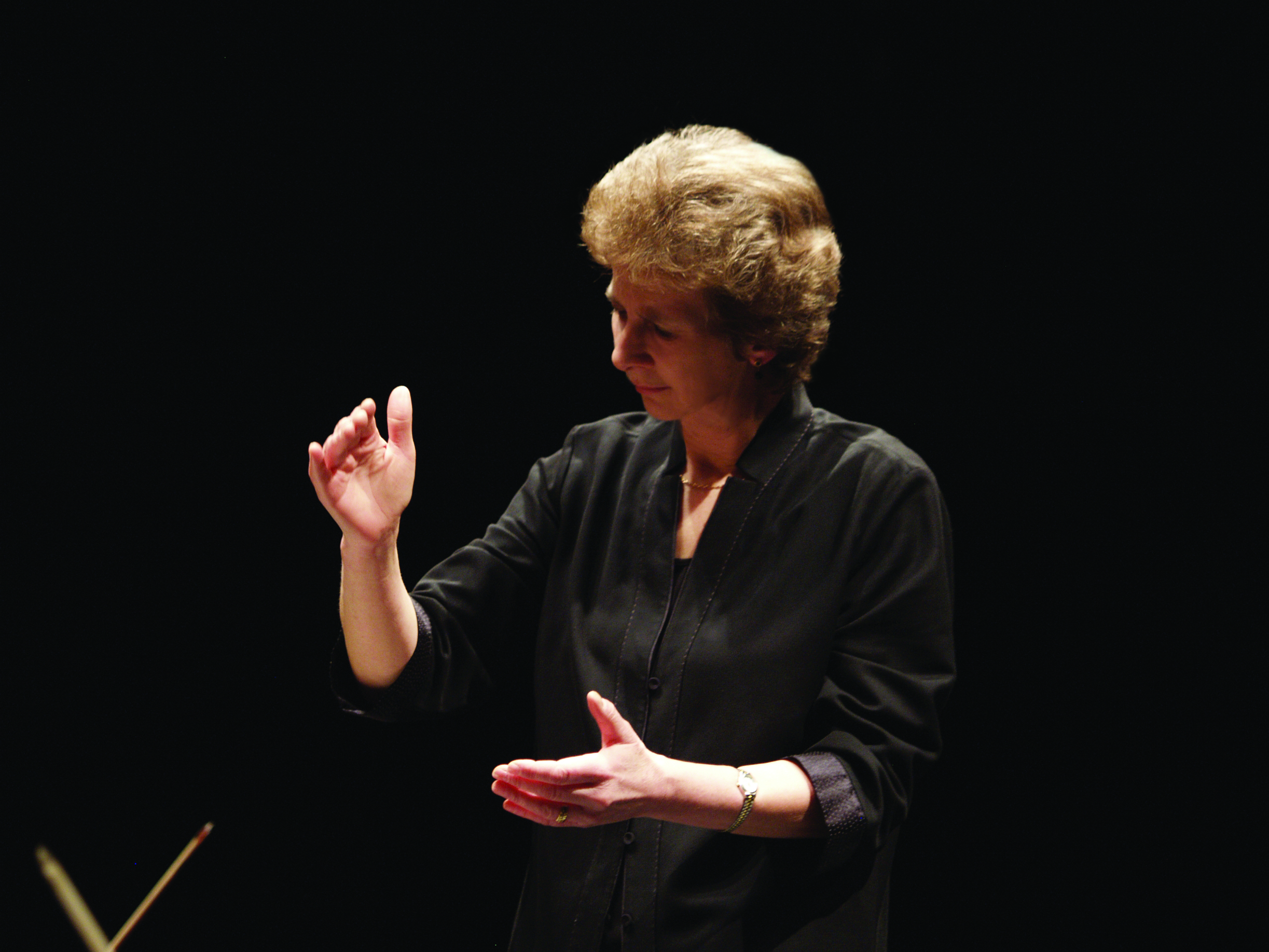 Jane Glover conducting on a stage