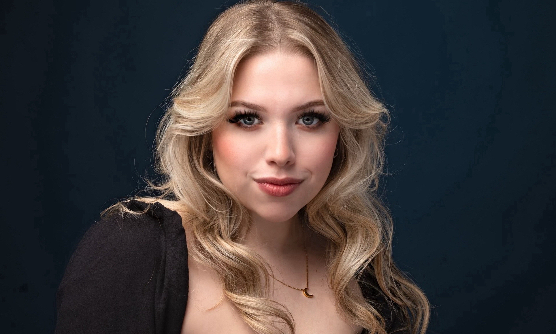 Sophie Mings headshot