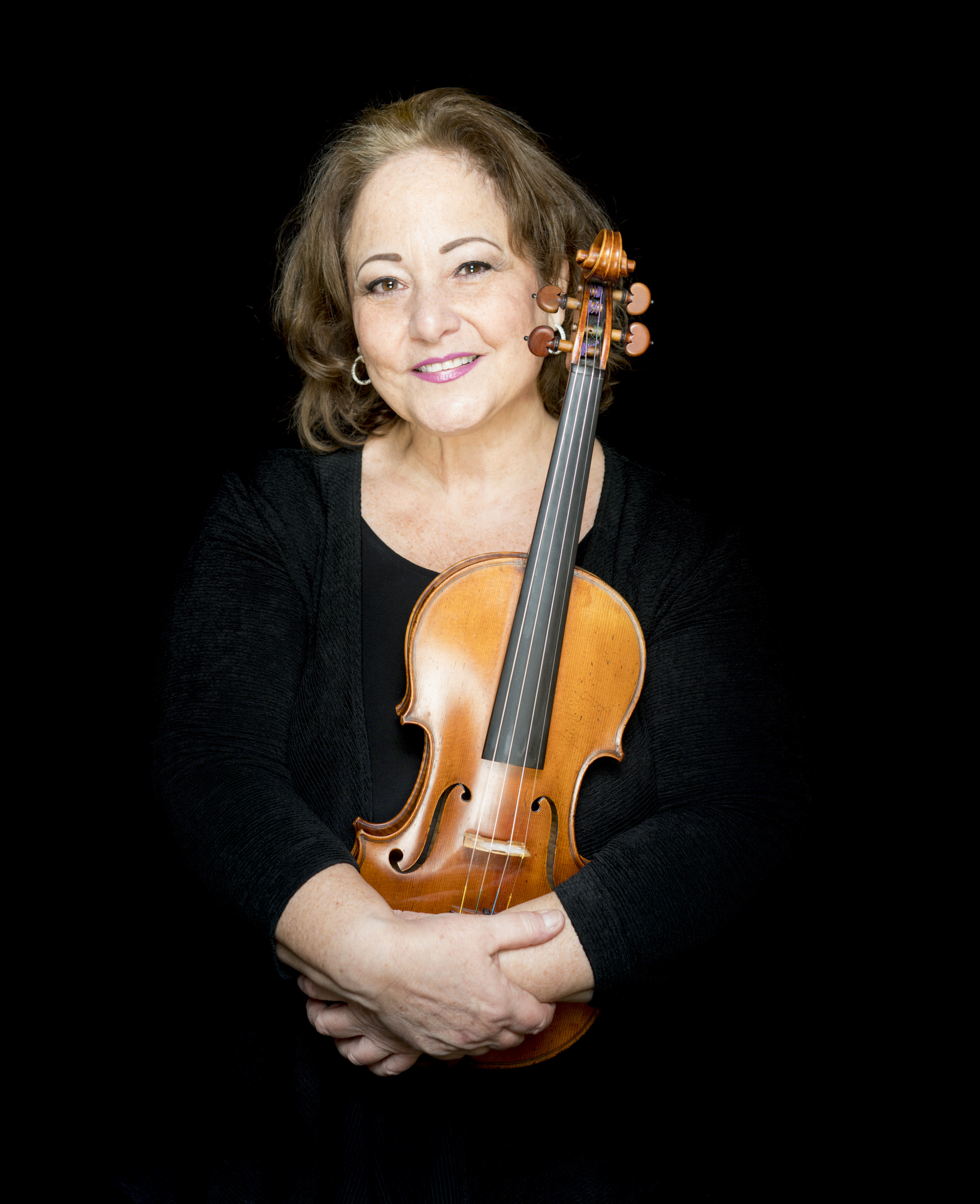 Jennie Shames headshot with violin