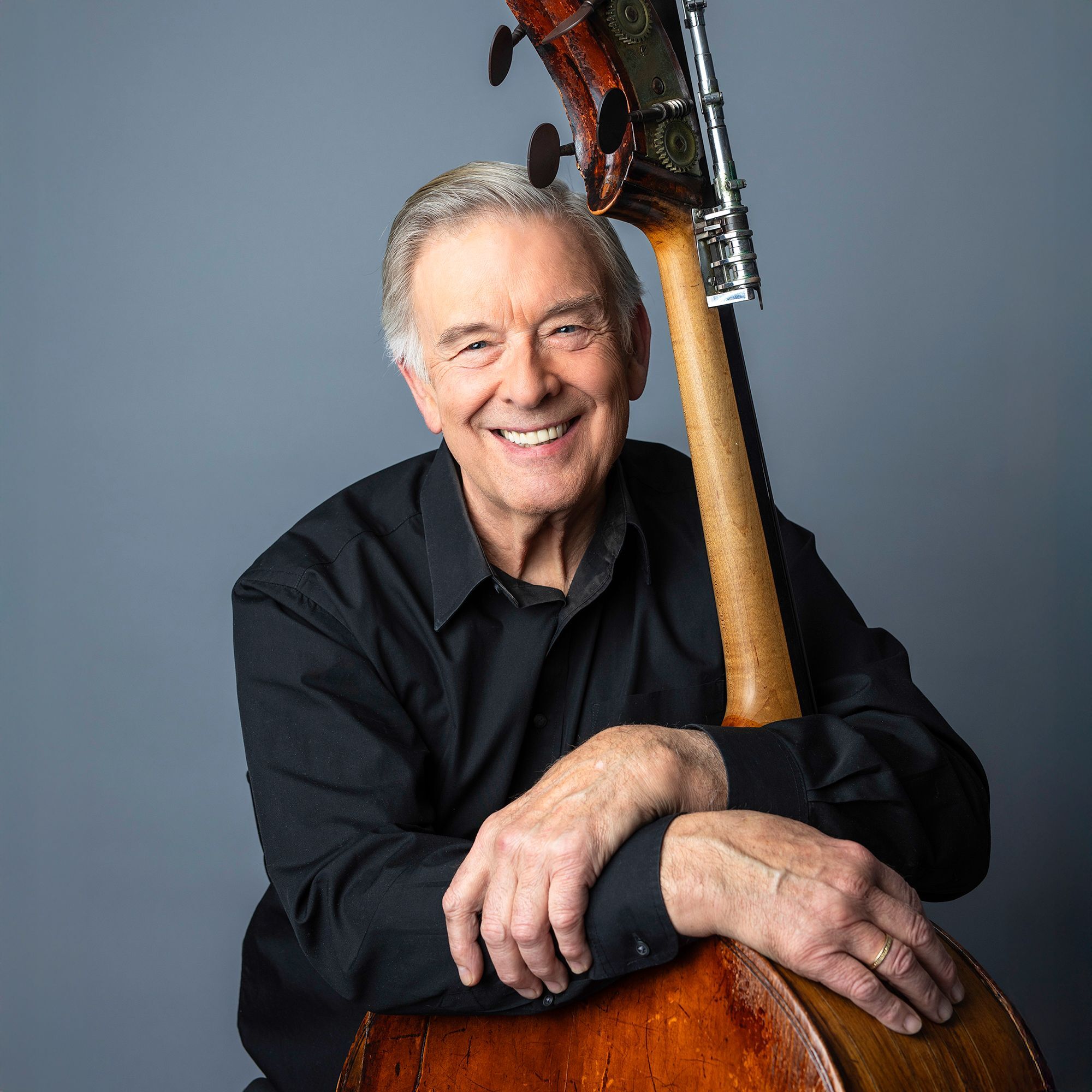 Lawrence Wolfe headshot with bass