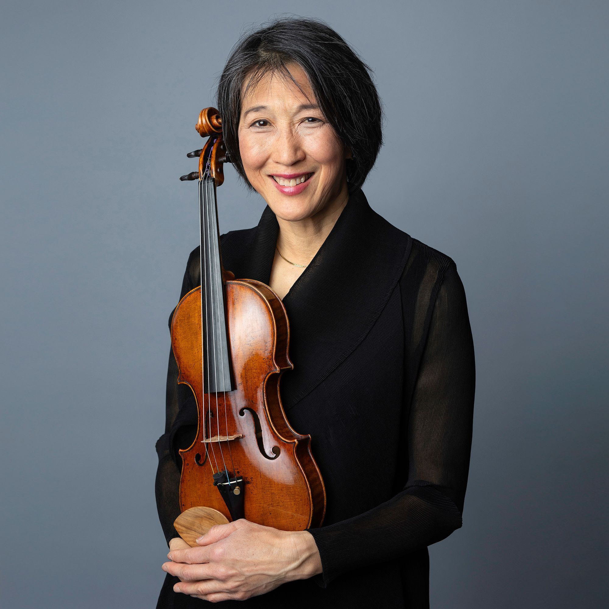 Lucia Lin headshot with violin