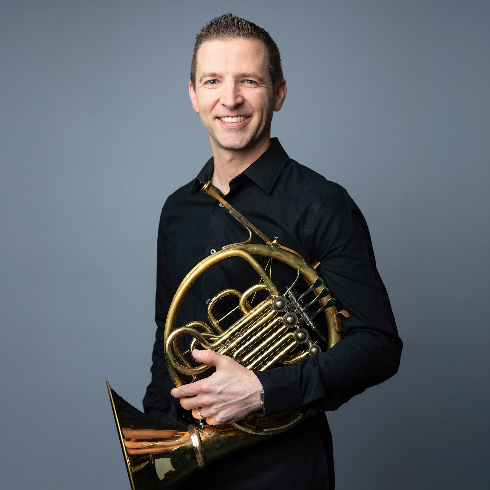 Michael Winter headshot with French Horn