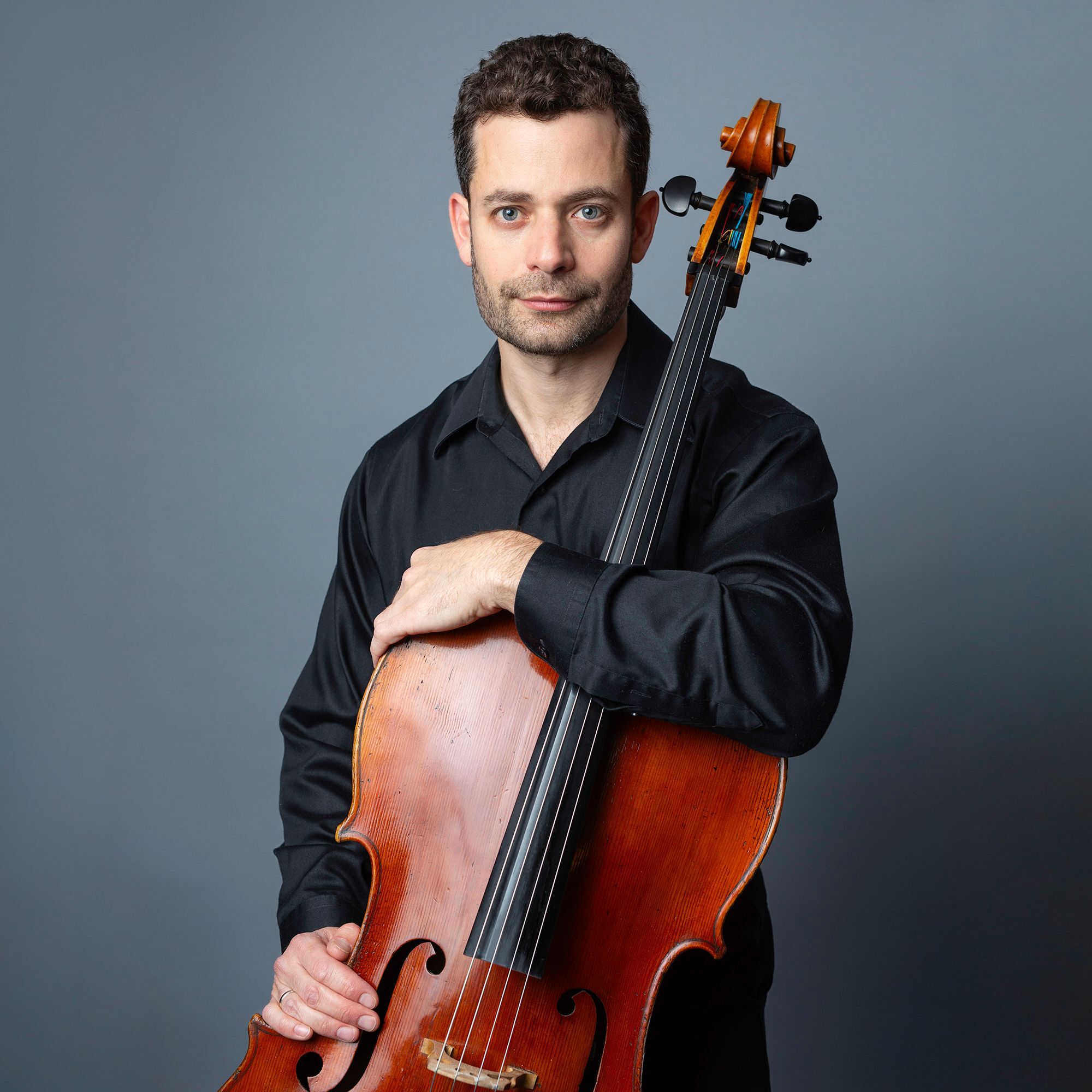 Mickey Katz headshot with cello