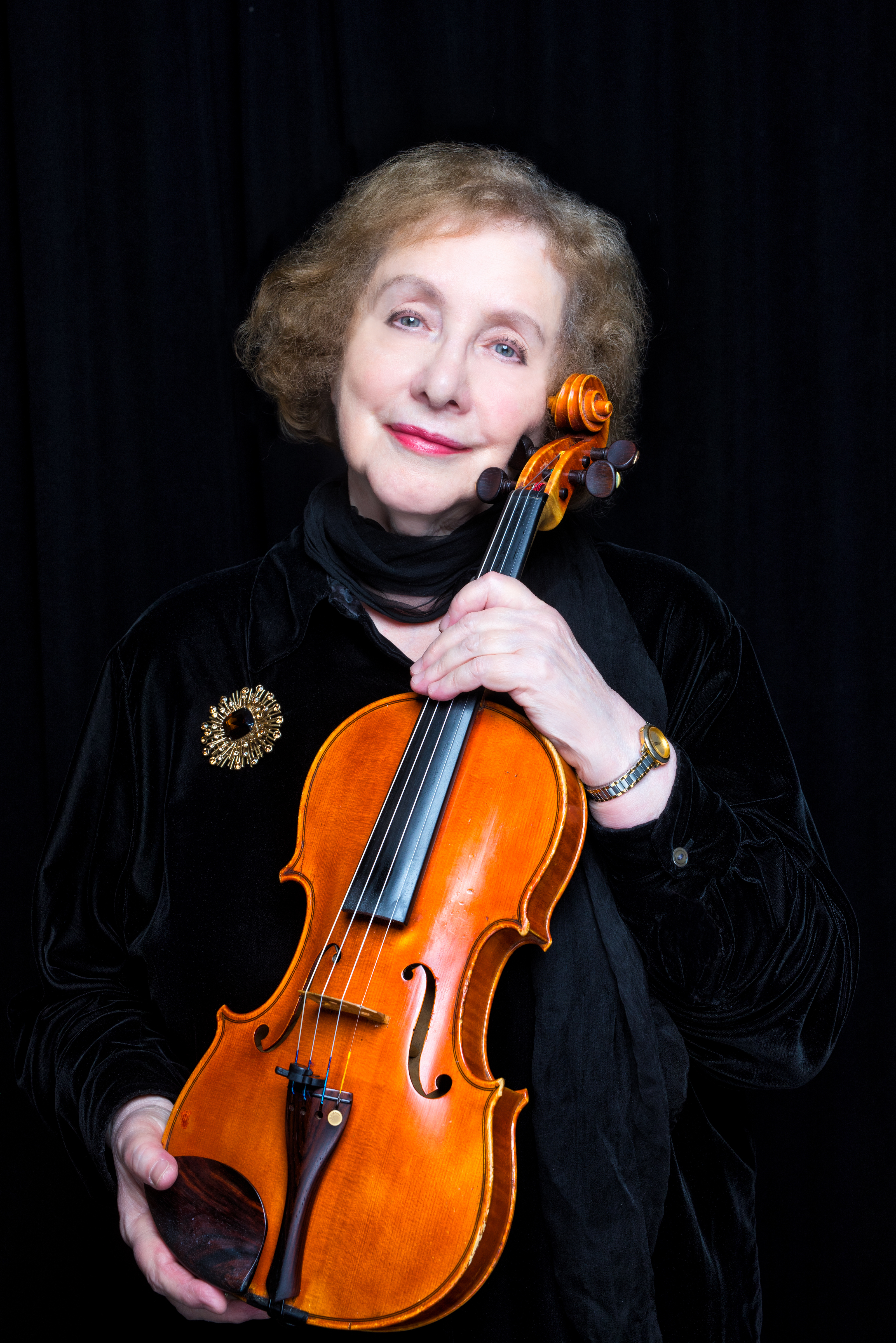 Valeria Vilker Kuchment headshot with violin