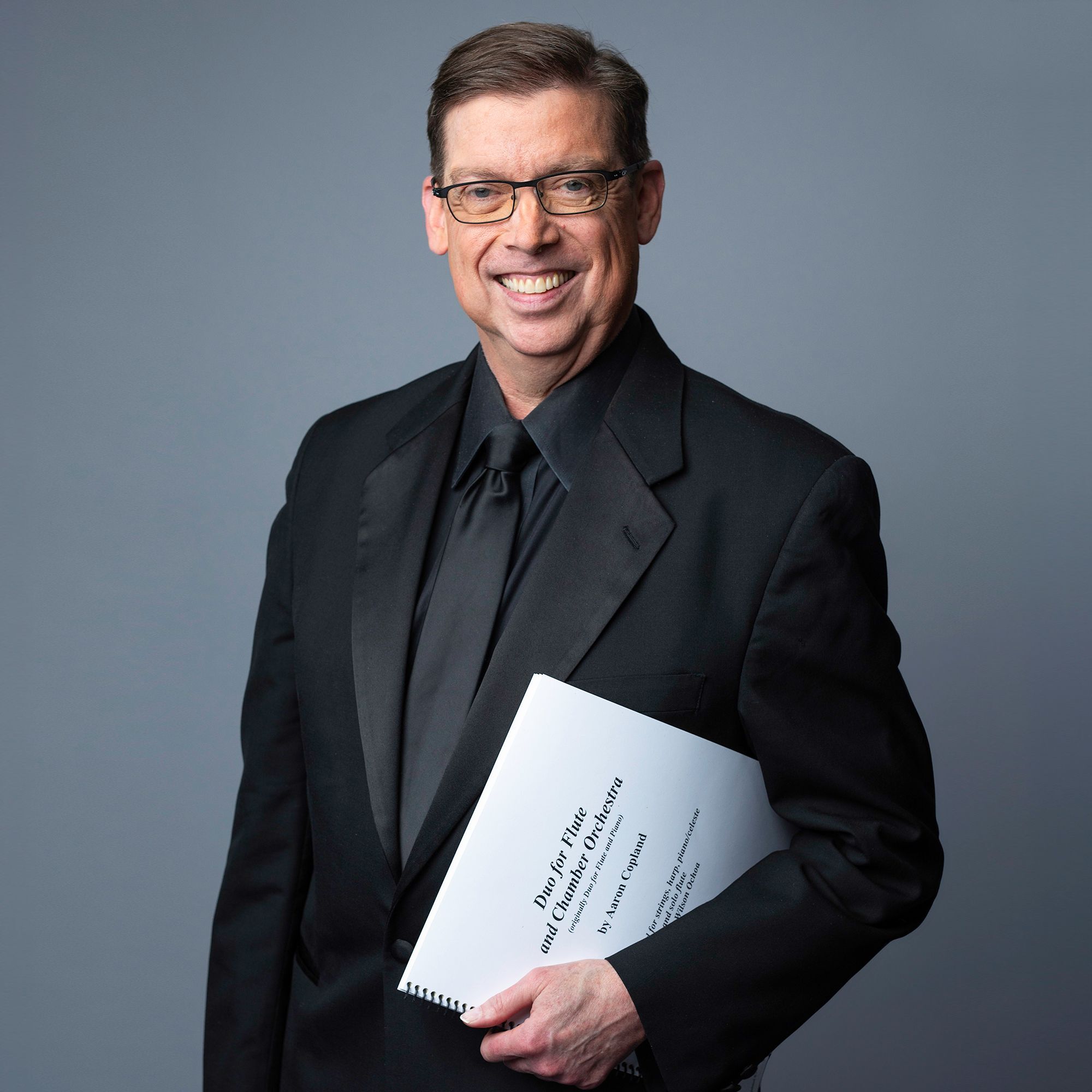 Wilson Ochoa headshot holding music scores