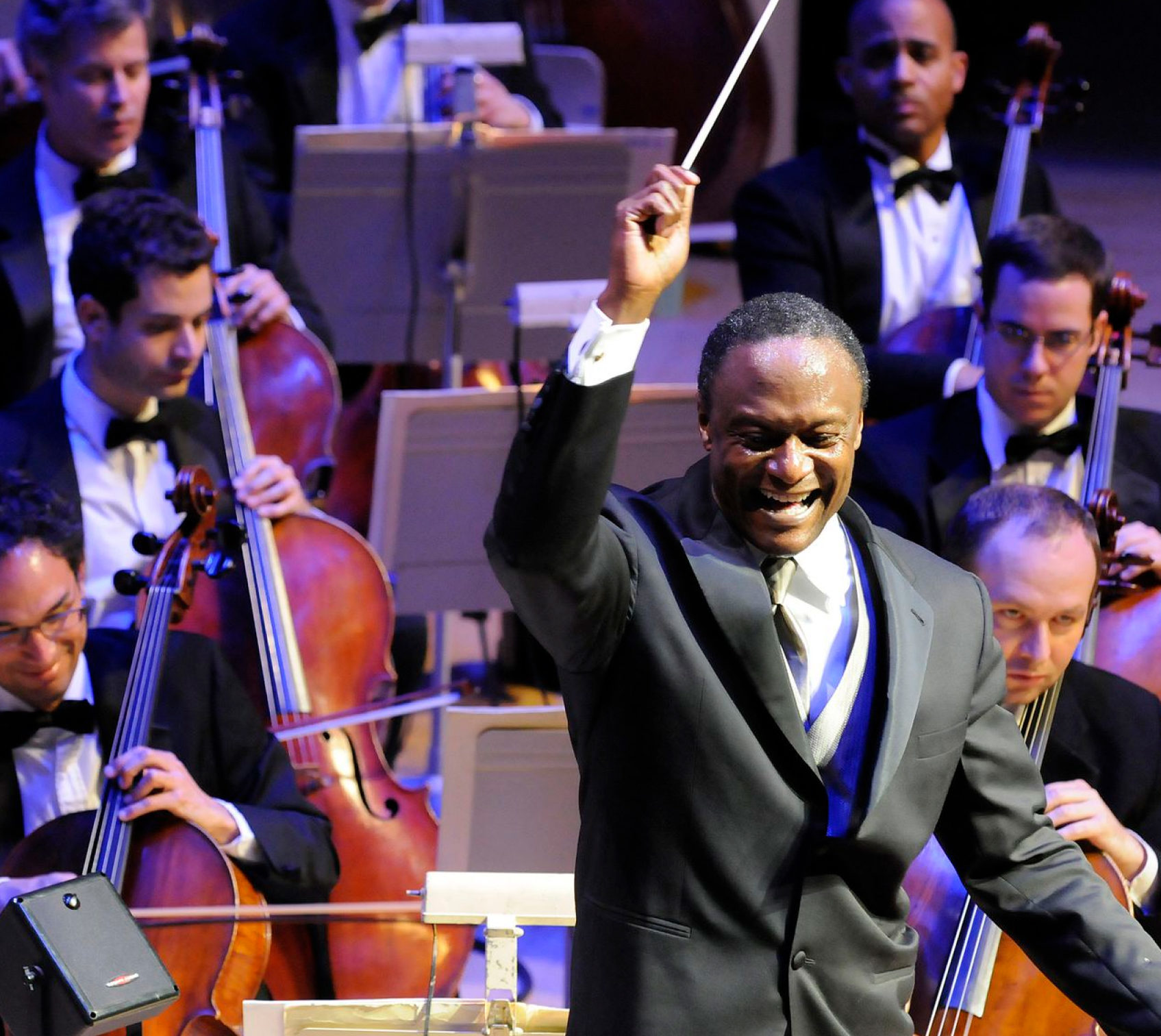 Thomas Wilkins conducting