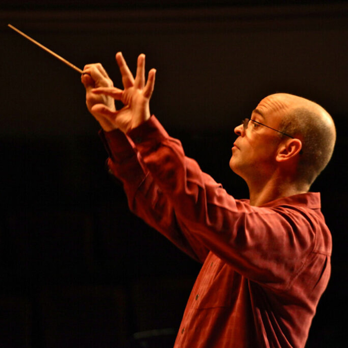 Gil Rose conducting