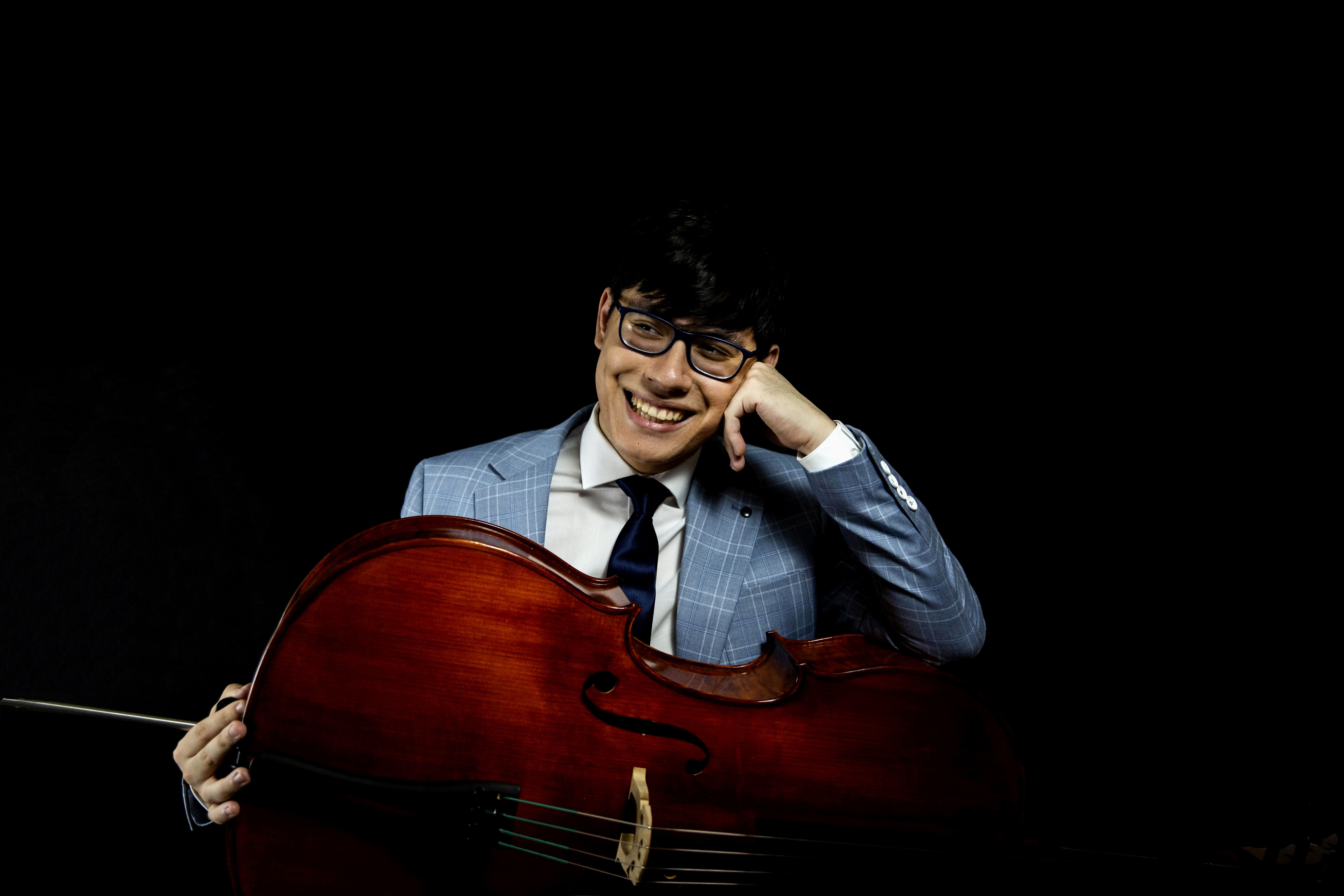 Zlatomir Fung smiling with cello on his lap