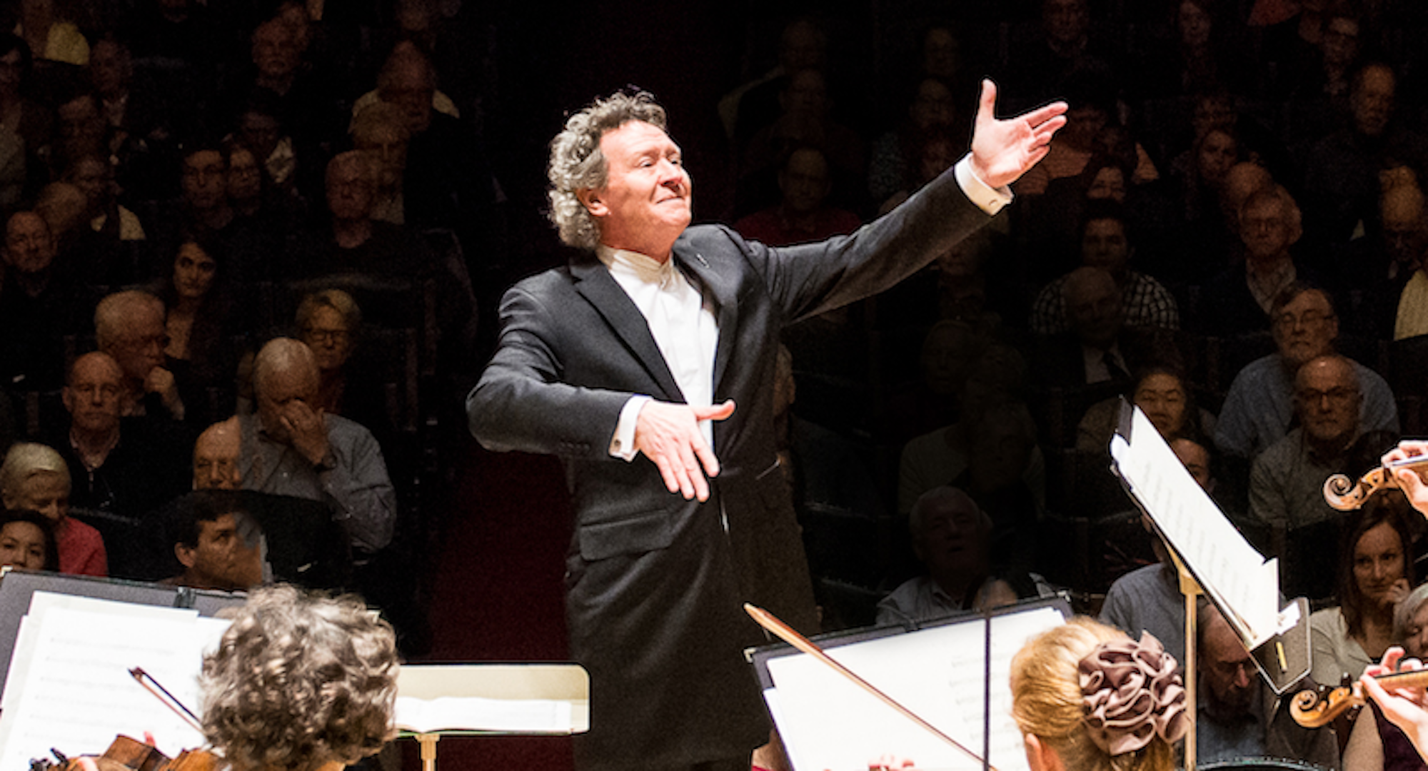 Harry Christophers conducting the Handel and Haydn Society