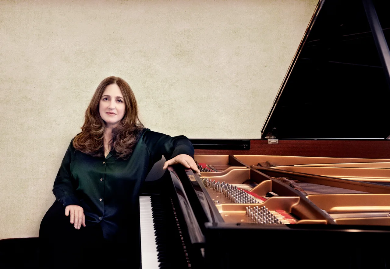 Simone Dinnerstein headshot