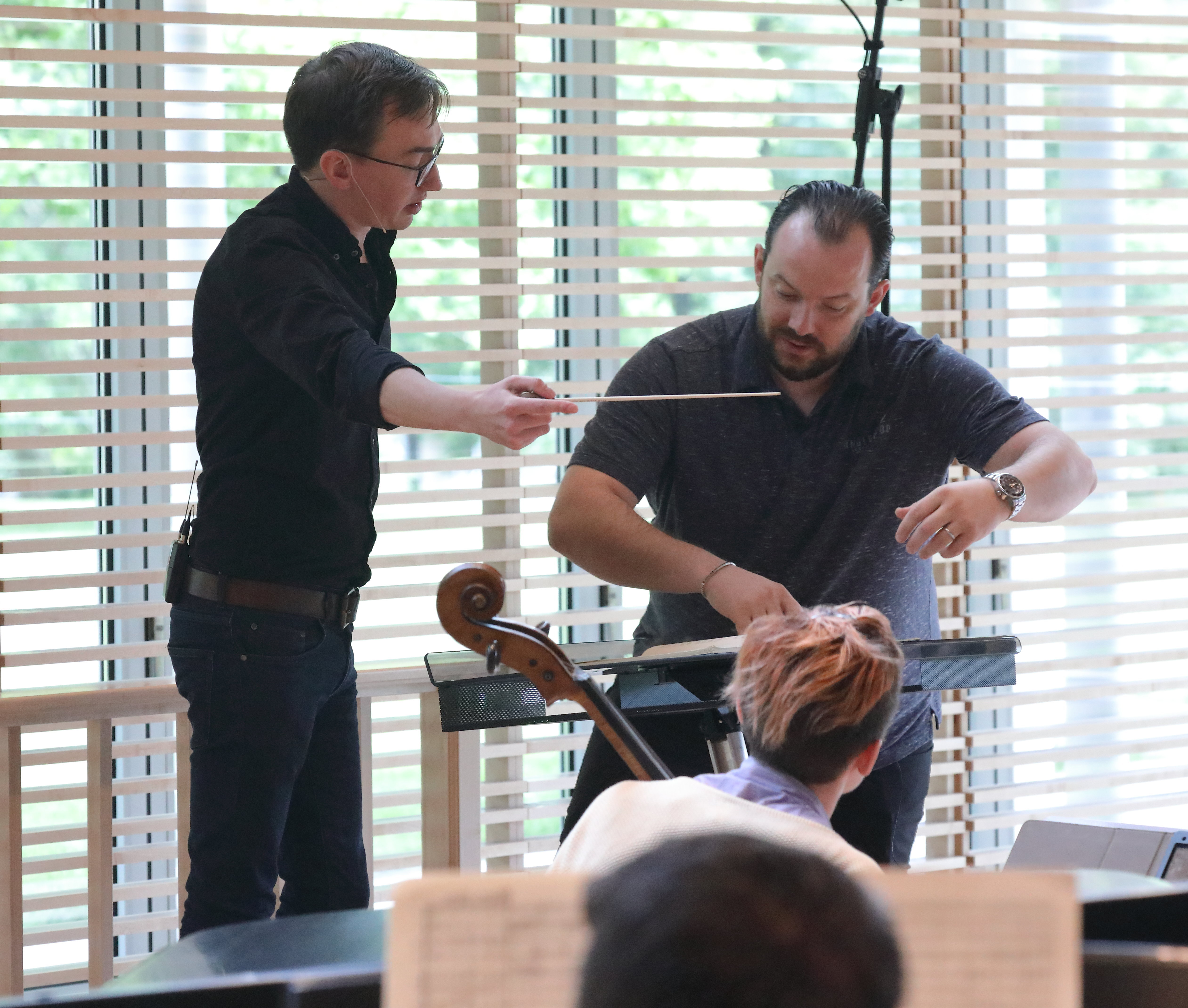 Andris Nelsons instructing 2019 TMC Conducting Fellow Nathan Aspinall