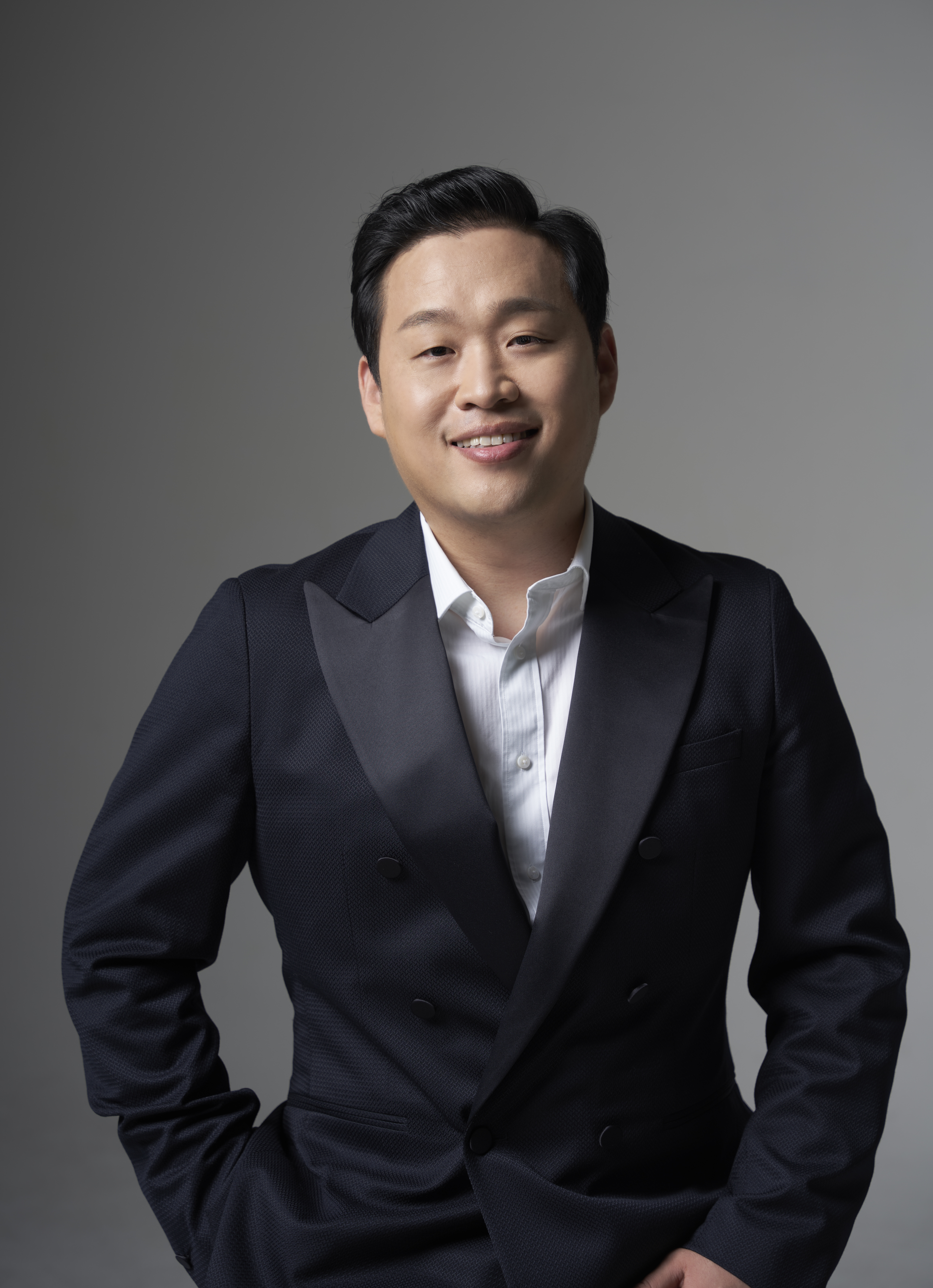 Seok Jong Baek headshot