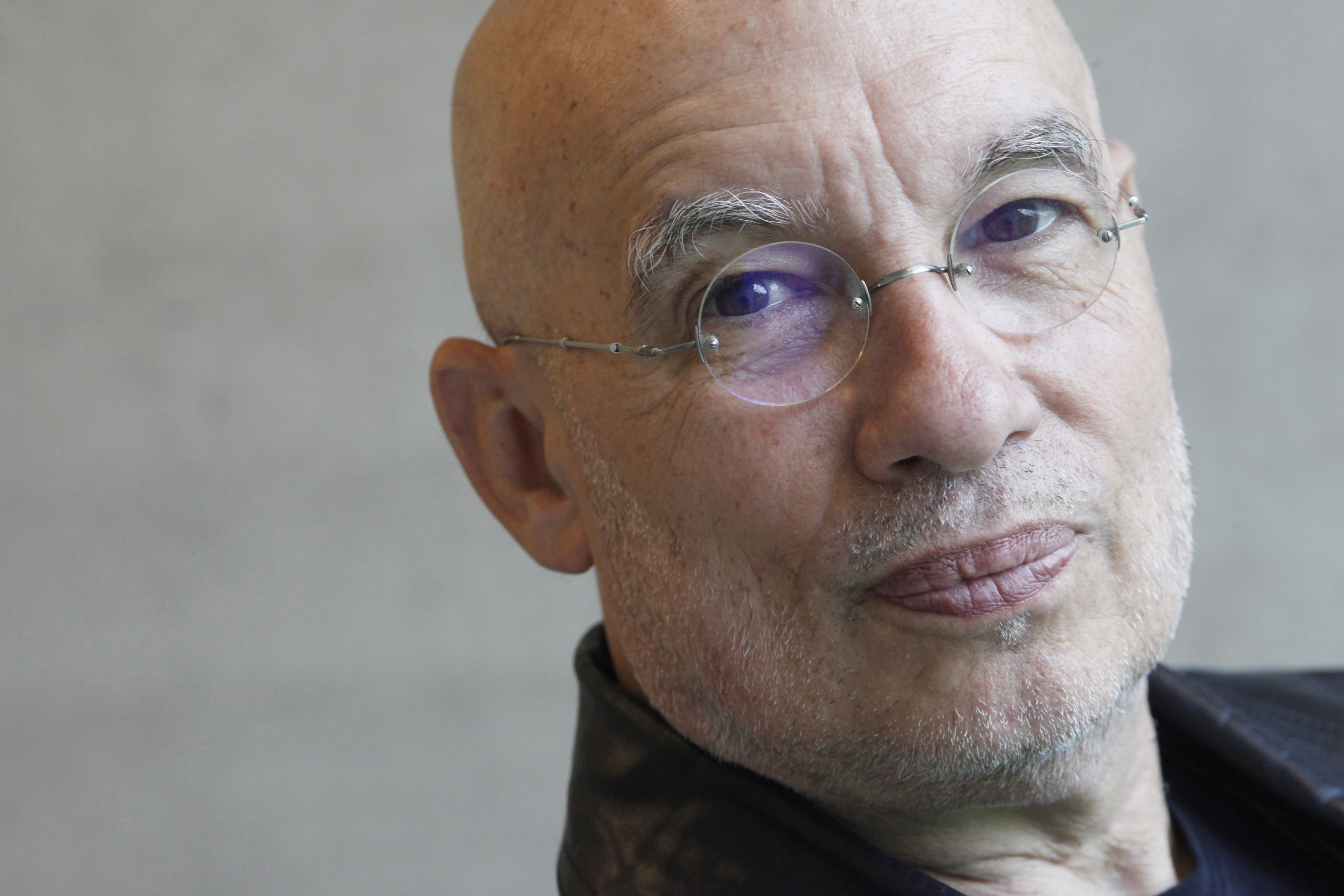 Dennis Russell Davies headshot