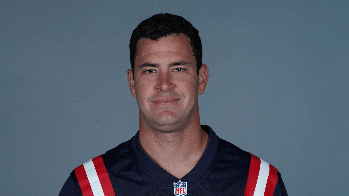 Joe Cardona headshot
